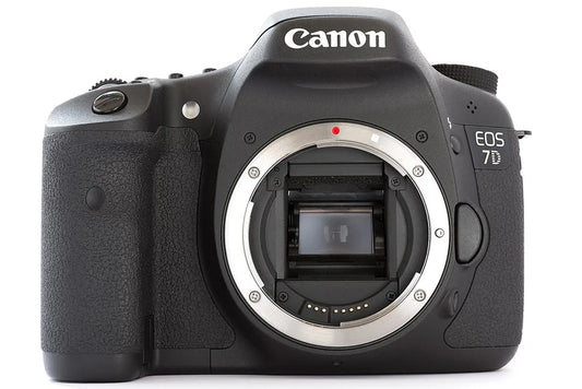 canon 7d body + grip+ 2x batteries used